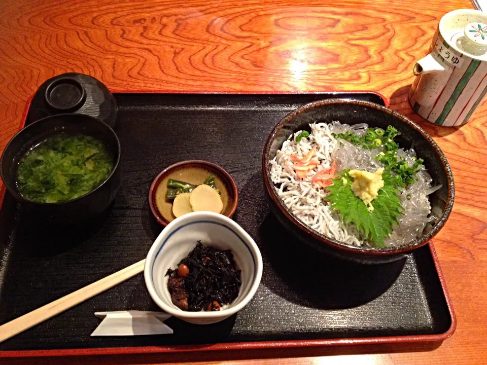 二色丼(釜揚げしらす、生しらす)|あんぴーさん