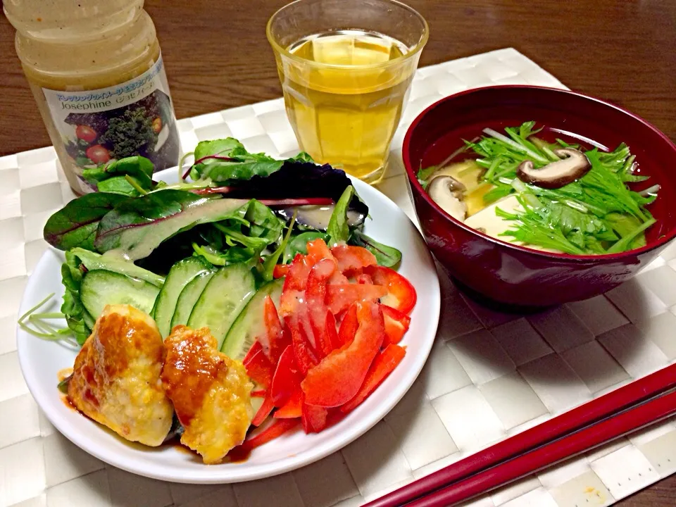 Snapdishの料理写真:ササミのピカタ 野菜サラダ 豆腐と水菜の味噌汁|リコさん