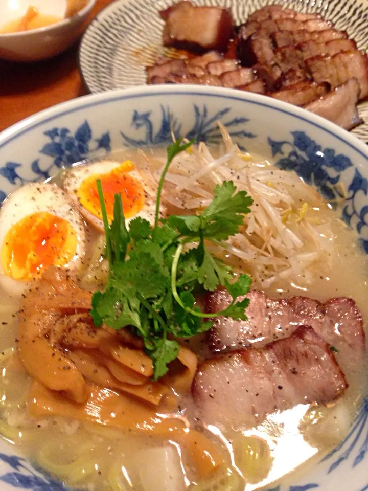 息子の誕生日 ラーメン定食 鷄ガラと魚介出汁ダブルスープ！|てつさん