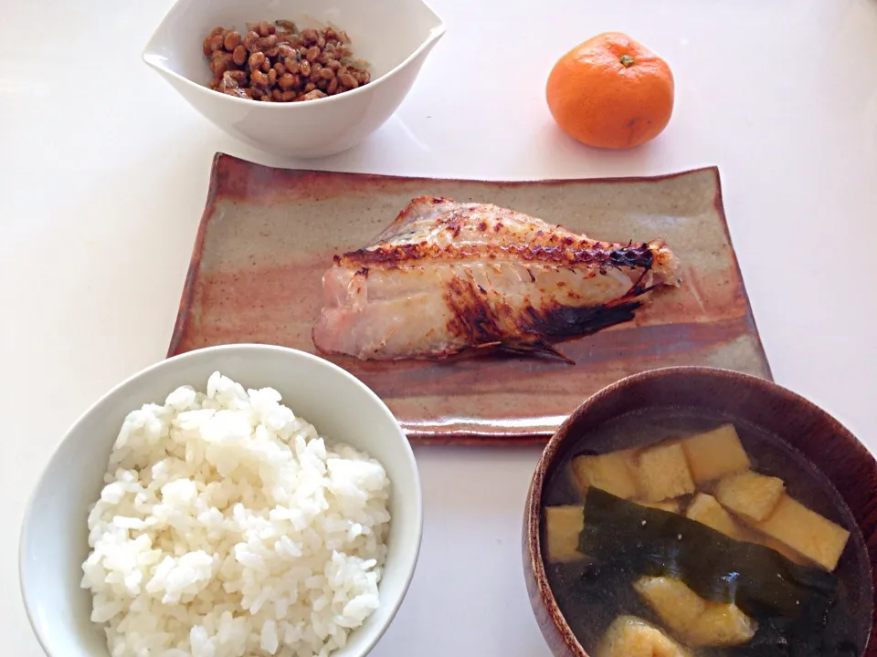 魚の粕漬け、油揚げのお味噌汁、納豆|たえさん