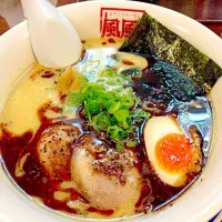 ラーメン|ブンピン スラット エムさん