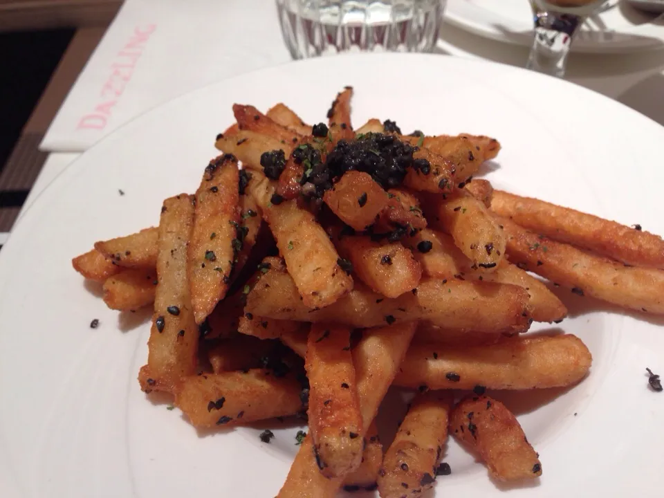 Truffle fries at Taiwan's famous Dazzling Cafe|hurul | 후룰さん