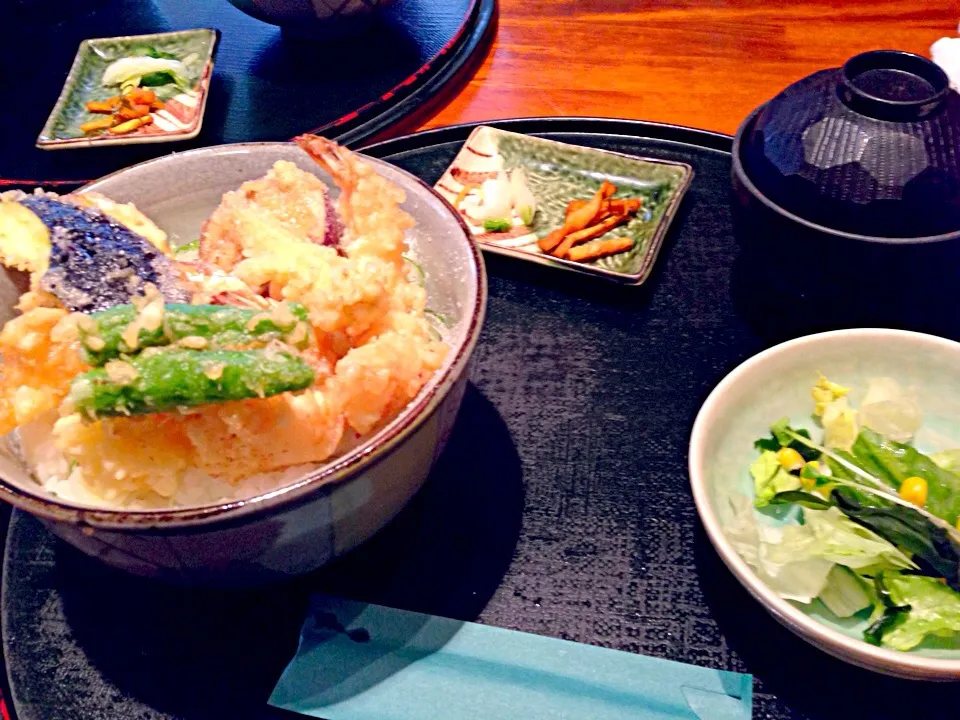 ランチ  天丼〜🍤🍤|し〜ぽん☆さん