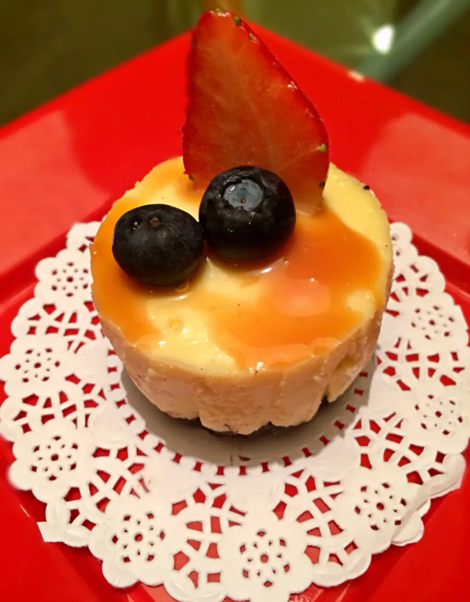 Vanilla cheesecake with Oreo base, caramel sauce @ berries|12Dragonさん