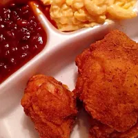 Snapdishの料理写真:fried chicken, mac & cheese, baked beans|Maggie Thecatさん