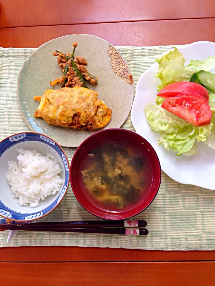 朝ごはん、卵は納豆巻き、つけ添えは唐辛子味噌|Izumynさん