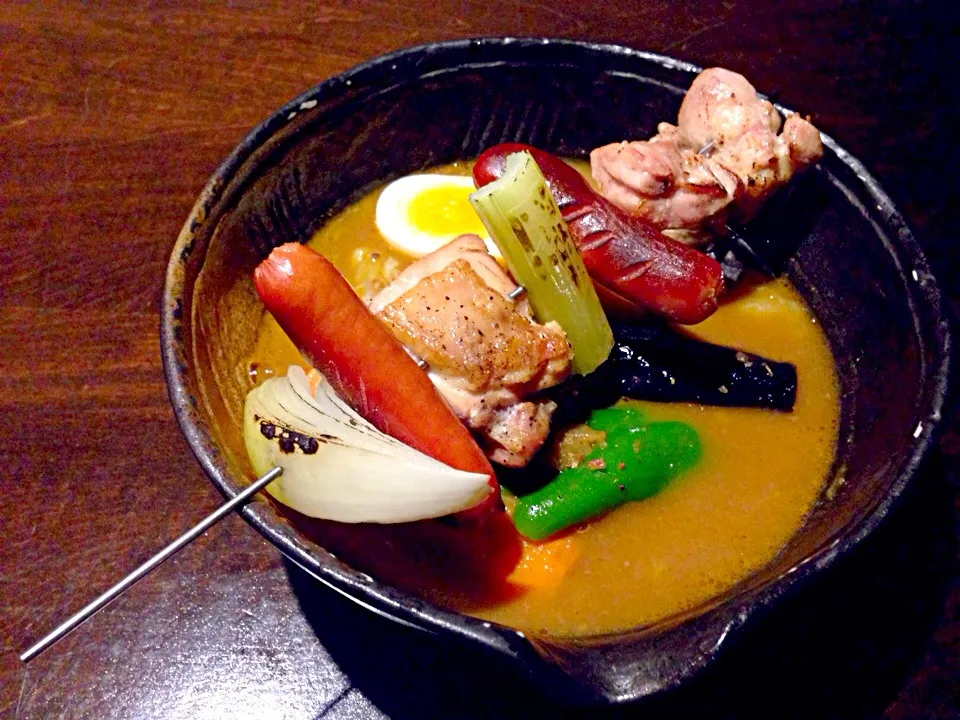 肉と野菜の串焼きのスープカレー|三木晴喜さん