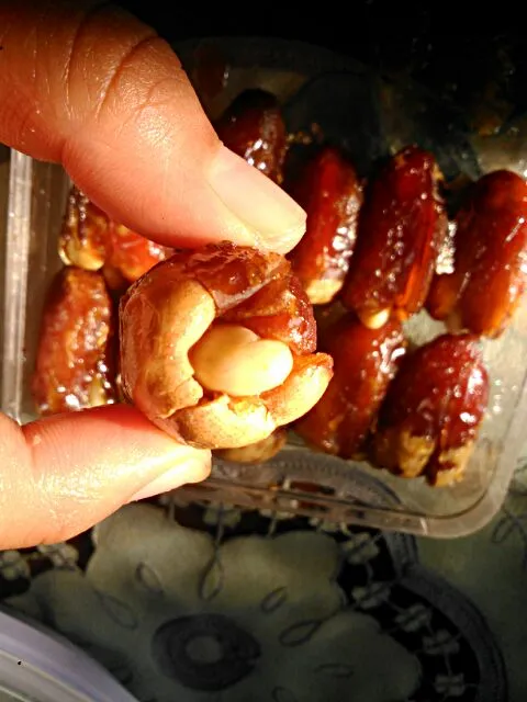 Snapdishの料理写真:Almond Dates|Amanda Viraさん