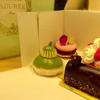 LADUREE cake♡my birthday|Suzuka Kitaguchiさん