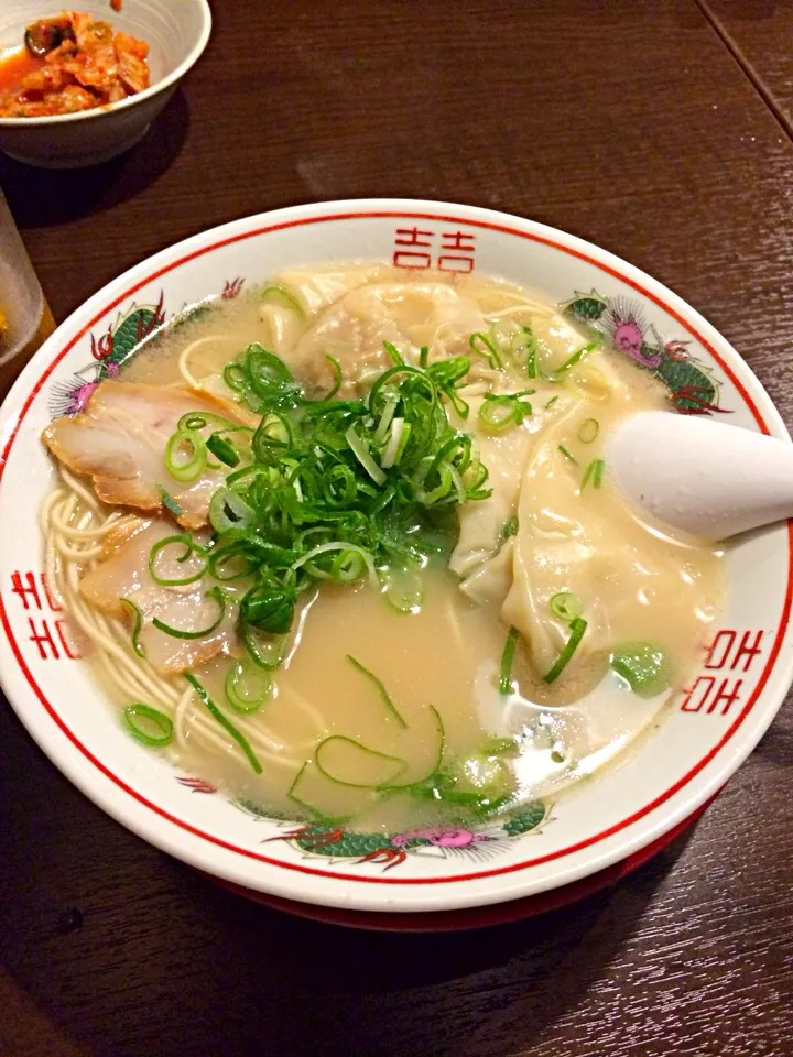 博多で飲んだシメにワンタン麺。|Yukitaka Nishidaさん