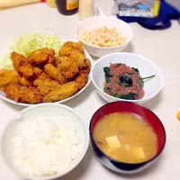 Snapdishの料理写真:山盛牡蠣フライ、マカロニサラダ、ほうれん草の梅びたし|りゅーさん