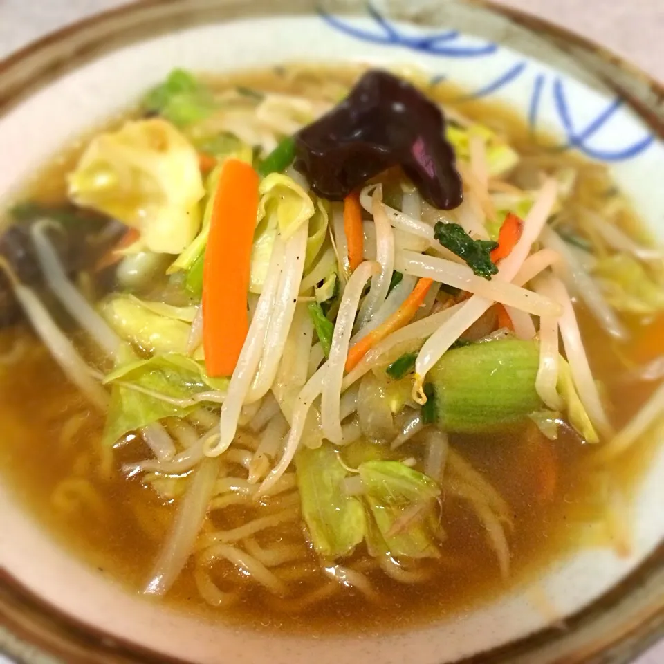 野菜たっぷり醤油ラーメン|ごるびーさん