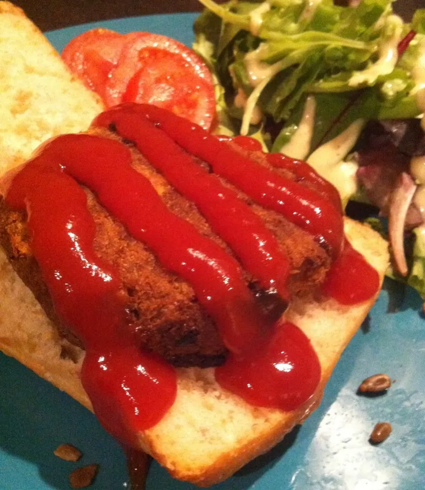 Walnut & almond burger w/ ketchup|Nick Hiderさん