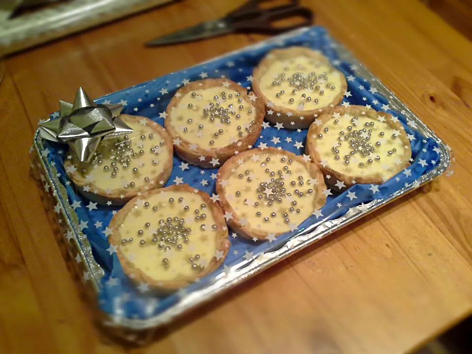 Lemon posset pie tarlets ready to give as Christmas treats.|Fe's kitchenさん