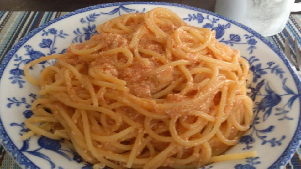 Snapdishの料理写真:朝昼兼の明太子のトマトクリームパスタを作成。このソース、カニでもイカでもウニでも何にでも合いそう！|SATOSHI OOCHIさん