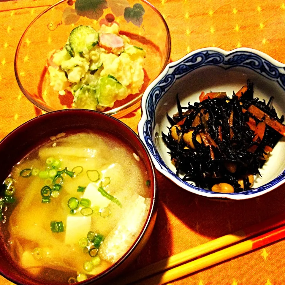 ひじきの煮物,ポテトサラダ,味噌汁|りーぴんさん