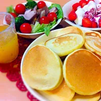 Snapdishの料理写真:ぷちパンケーキ🍓🍴ブランチ|まっきさん