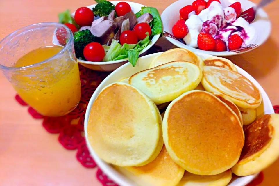 Snapdishの料理写真:ぷちパンケーキ🍓🍴ブランチ|まっきさん