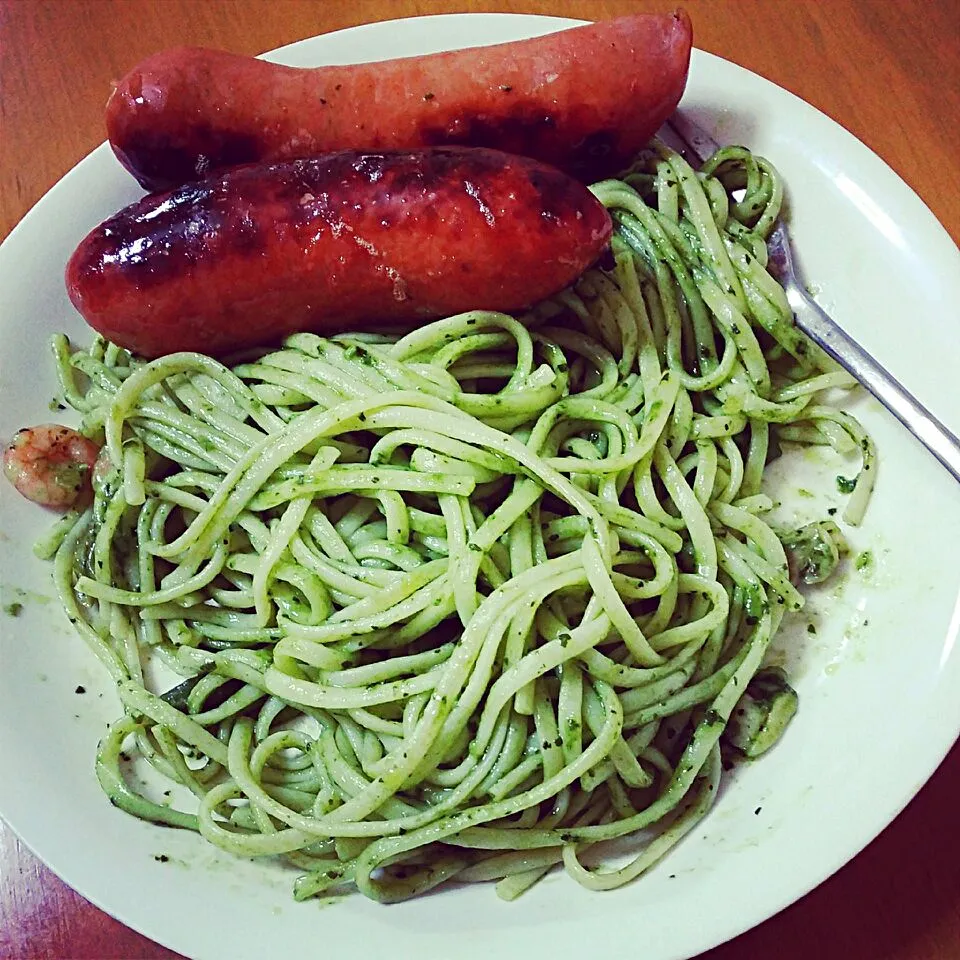 Pesto and Sausages for Lunch...|Ruel J. Saunarさん