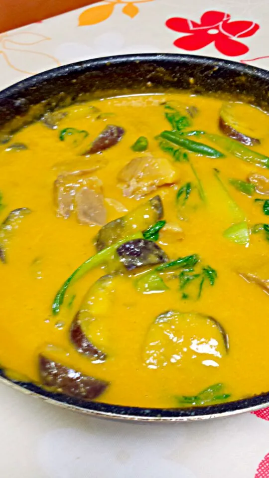 pork kare-kare ...pork w/ peanut sauce...Phillipine  cuisine|Olive Matsumotoさん