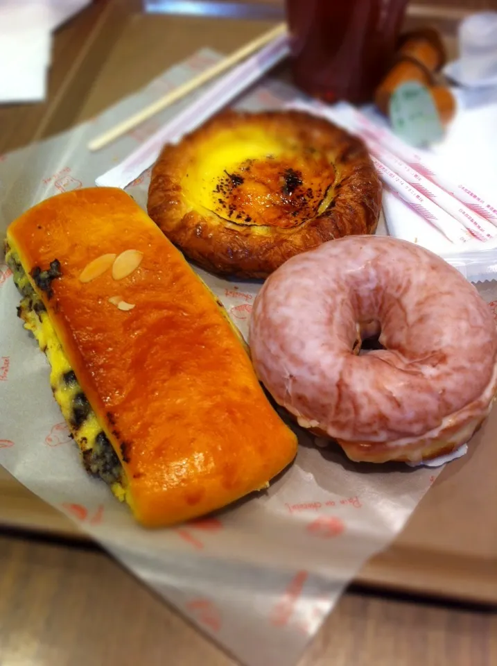 Snapdishの料理写真:Cream-filled pastries😋 (Asanoya Boulangerie Ueno eki)|🍑Foodtrip Unlimited🍴さん