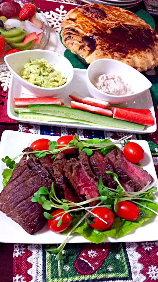 early christmas dinner :)roast beef , fruits , apple pie , tuna and avocado with cucumber and crab meat for te tsukuri maki sushi :)|kath.ozakiさん