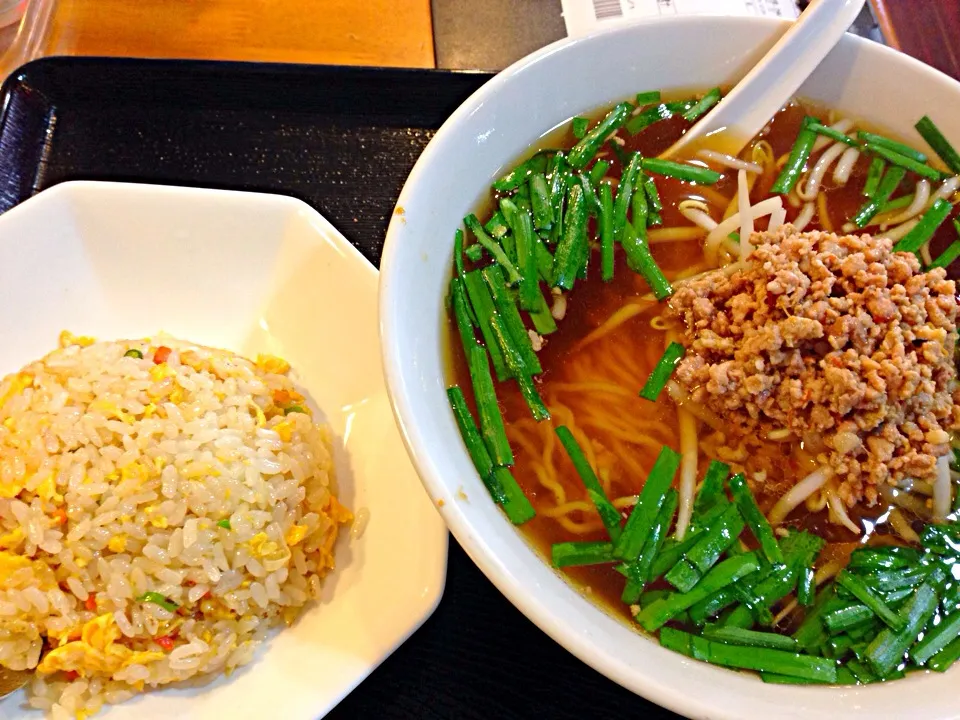 台湾ラーメン＆半チャーハン|シュンさん