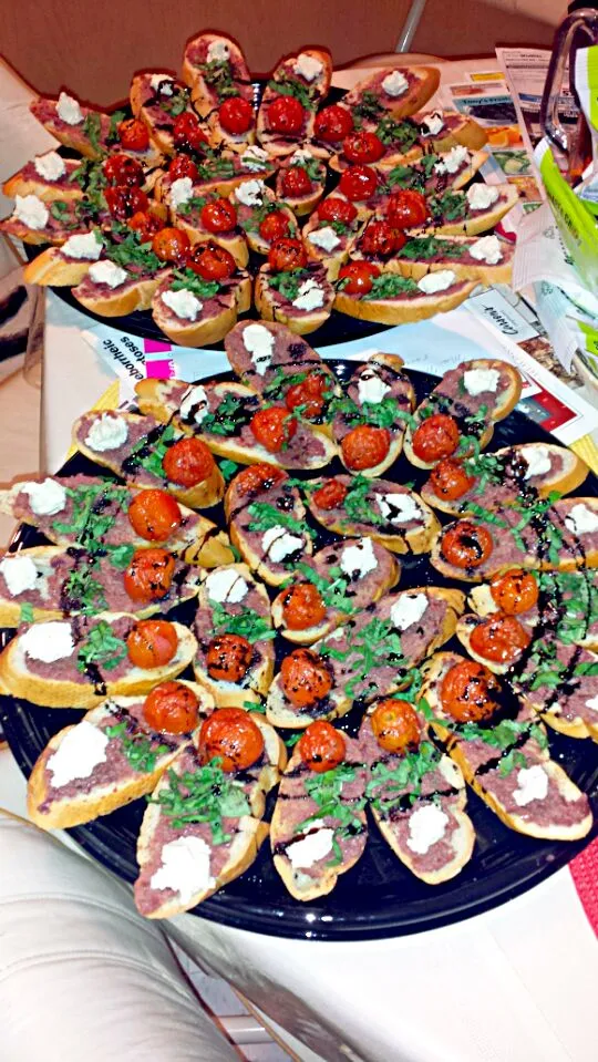 more of my kalamata olive with roasted tomato goat cheese and balsamic reduction. For Christmas eve|Michael M Schleyerさん