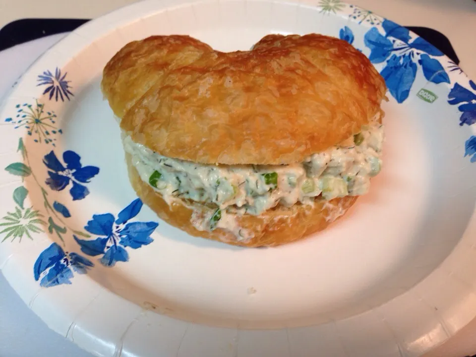 Chicle salad croissant|Meghan Ross-Medinaさん