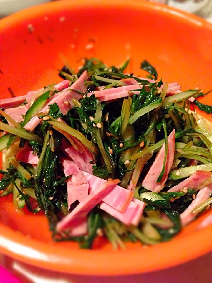 水菜とハムを醤油、胡麻油で味付け|浦永未樹さん