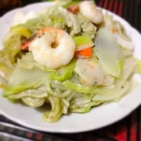 Snapdishの料理写真:Malunggay Seafood Pancit