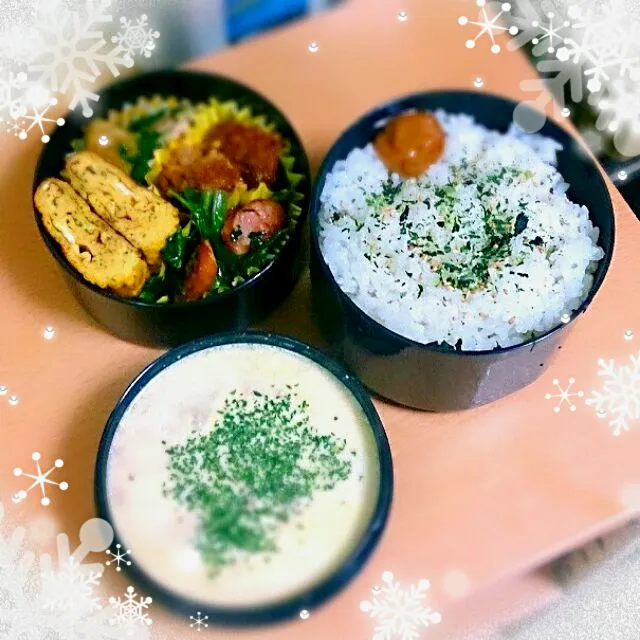 Snapdishの料理写真:今日のお弁当♬*゜昨日のリメイク♬*゜

◎玉子焼き(パセリ)
◎煮込みハンバーグのチーズ和え
◎ガーリックチキンのホウレン草ソース
◎ウインナーとホウレン草炒め
◎クラムチャウダー

今日は♡Ｘｍａｓ♡

昨日は彼氏が とっても喜んでくれたので嬉しかった(*≧∀≦*)
食事の後 軽く呑みに連れてってもらって♡素敵な♥|Ryo-koさん