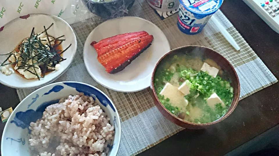 山芋＆縞ホッケのみりん干し＆豆腐とじめじめ味噌汁|まぐろさん