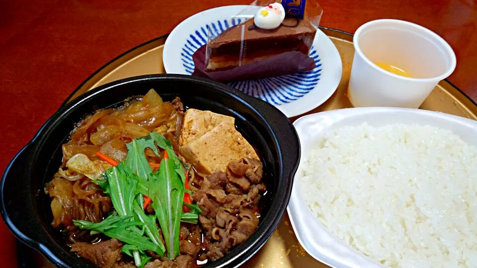 造園屋さんからおすそ分けのすき焼き弁当＆チョコレートケーキ|ｋｚｓｙｋさん