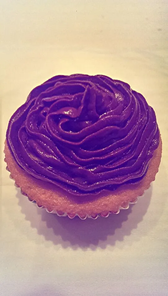 Vanilla cupcake with dark chocolate frosting|Sheila Chanさん