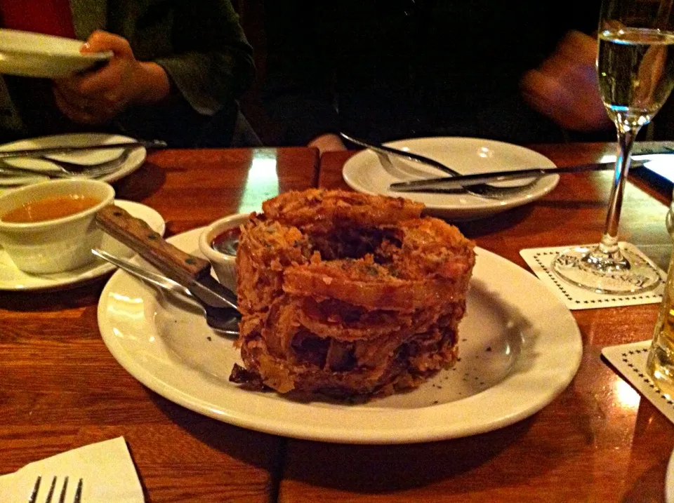 Tony Roma onion loaf!|andrew hinkinsonさん