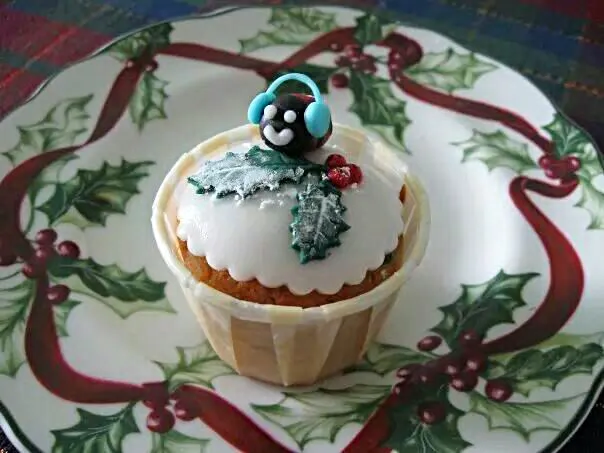 Winter ladybug with ear muff cupcake|Debbieさん