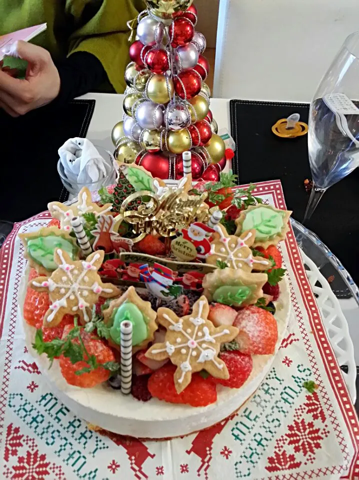 Snapdishの料理写真:ベリーレアチーズのクリスマスケーキ|Yukiさん