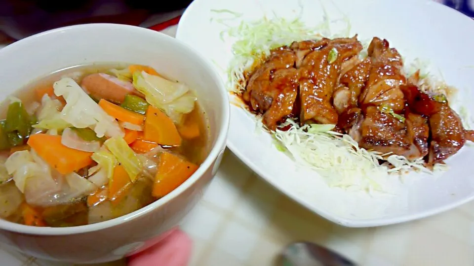 余り野菜のスープとチキンステーキ|しーふぉんさん