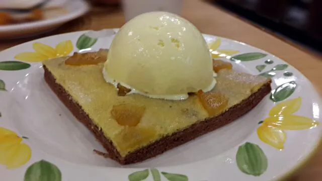 roasted apple pie with vanilla ice cream|sachaさん