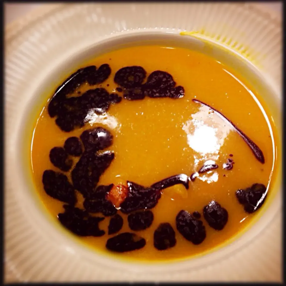 Snapdishの料理写真:Pumpkinsoup with pumpkin oil|RebeccaH💟さん