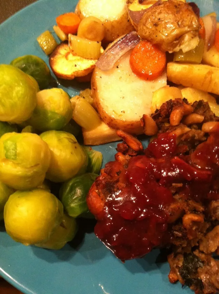 Snapdishの料理写真:Xmas nut roast w/ cranberry sauce, sprouts & roasted vegetables|Nick Hiderさん