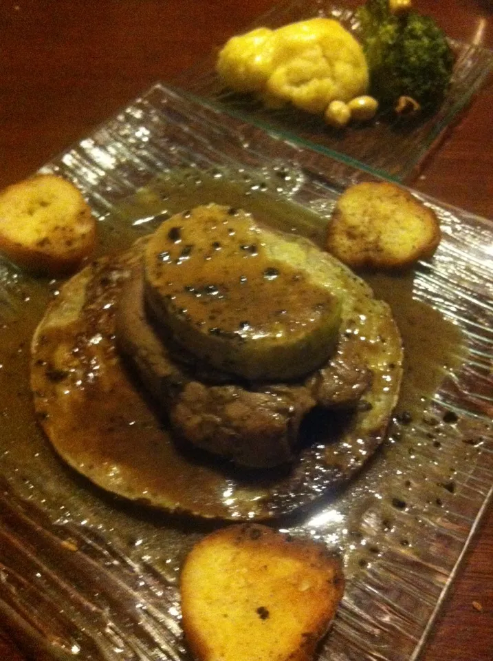 Tournedos Rossini on a Potatoes Pancake, served with a cauliflower gratin with a Gruyère cheese and a buttered broccoli hazelnuts head|PHILIPPEさん