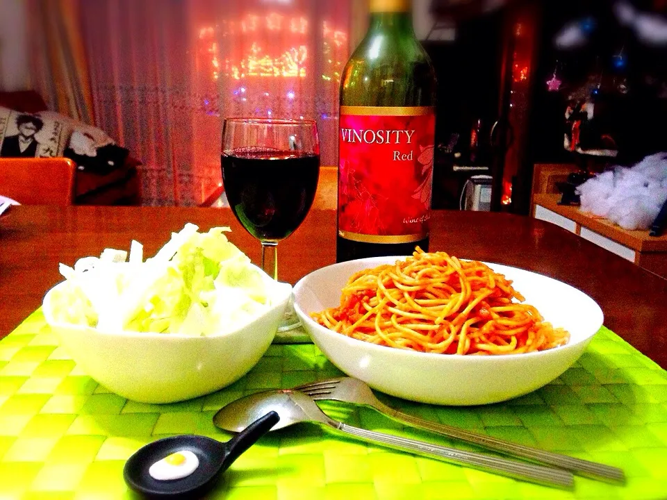 🍝パスタ＆サラダで赤ワイン🍷|マニラ男さん