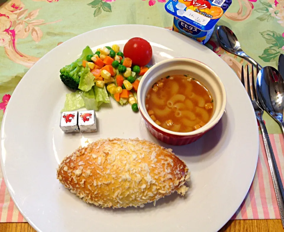 Snapdishの料理写真:Today'Breakfast for My daughter カレーパン(オーブン)ขนมปังแกงกะหรี่ญี่ปุ่นแบบอบ|jamjaさん