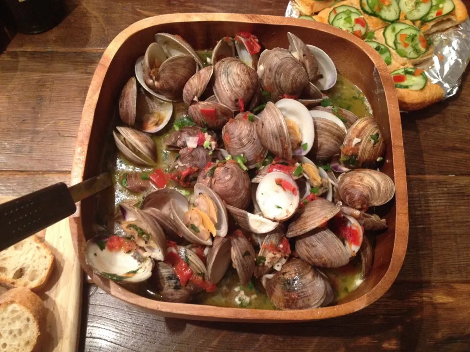 Snapdishの料理写真:Garlic clams with jalopeno|danさん