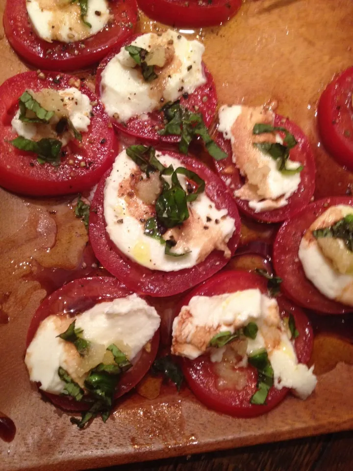 Tomatoes mozzerella basil|danさん