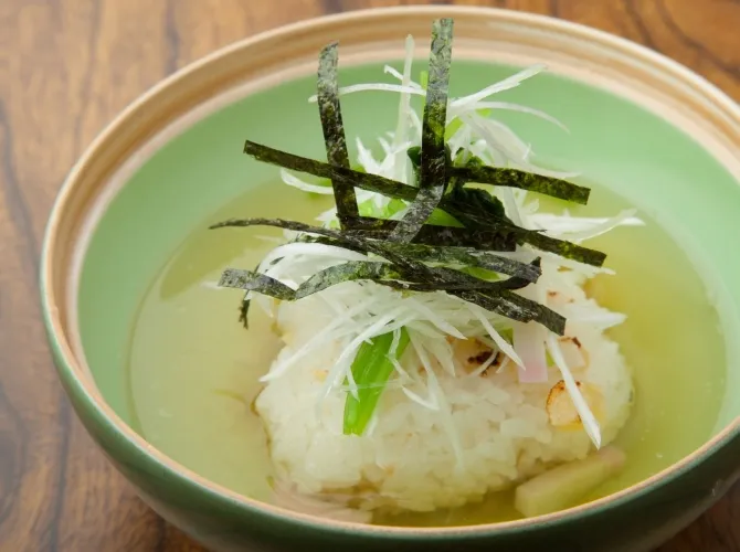 おせちリメイク 数の子の焼きおにぎり茶漬け風|シェフごはんさん