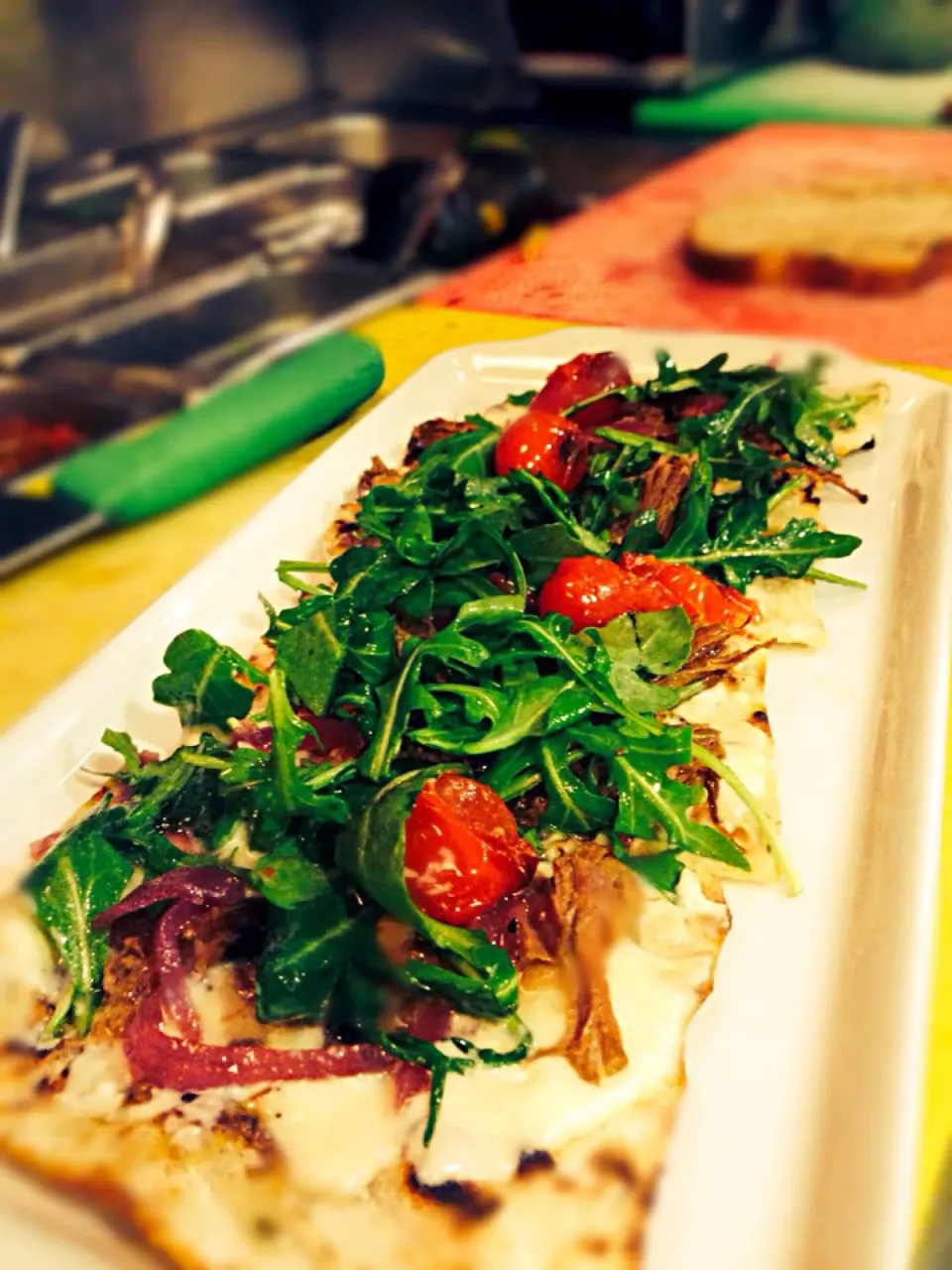 Lamb flat bread, roasted tomato, pickled onions, baby arugula and 3 cheese sauce.|Pty Freestyle Cookingさん