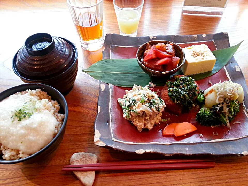 SHOSHOの野菜たっぷり玄米定食♡♡|かなぺいさん